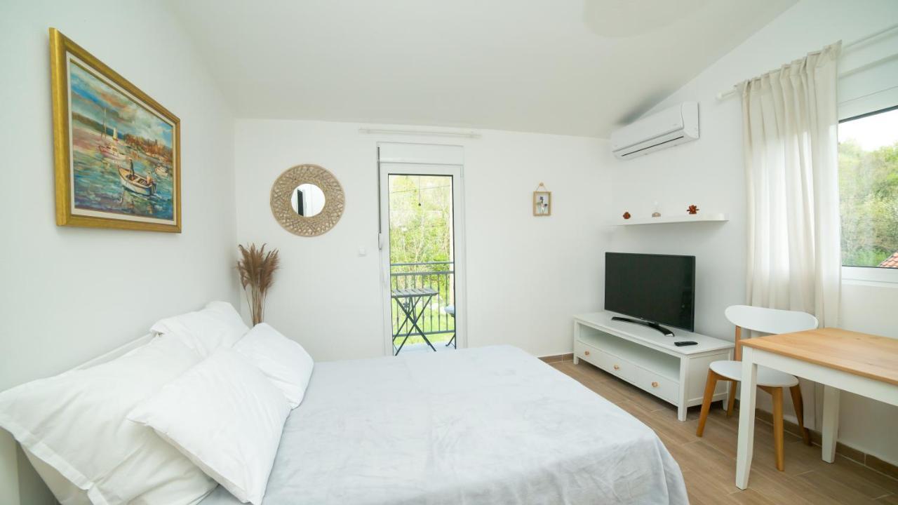 Plamenatz Studio Apartments Virpazar Bagian luar foto