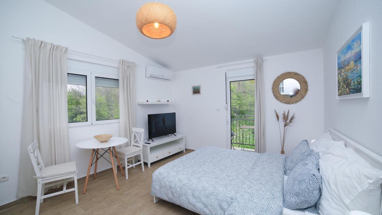 Plamenatz Studio Apartments Virpazar Bagian luar foto